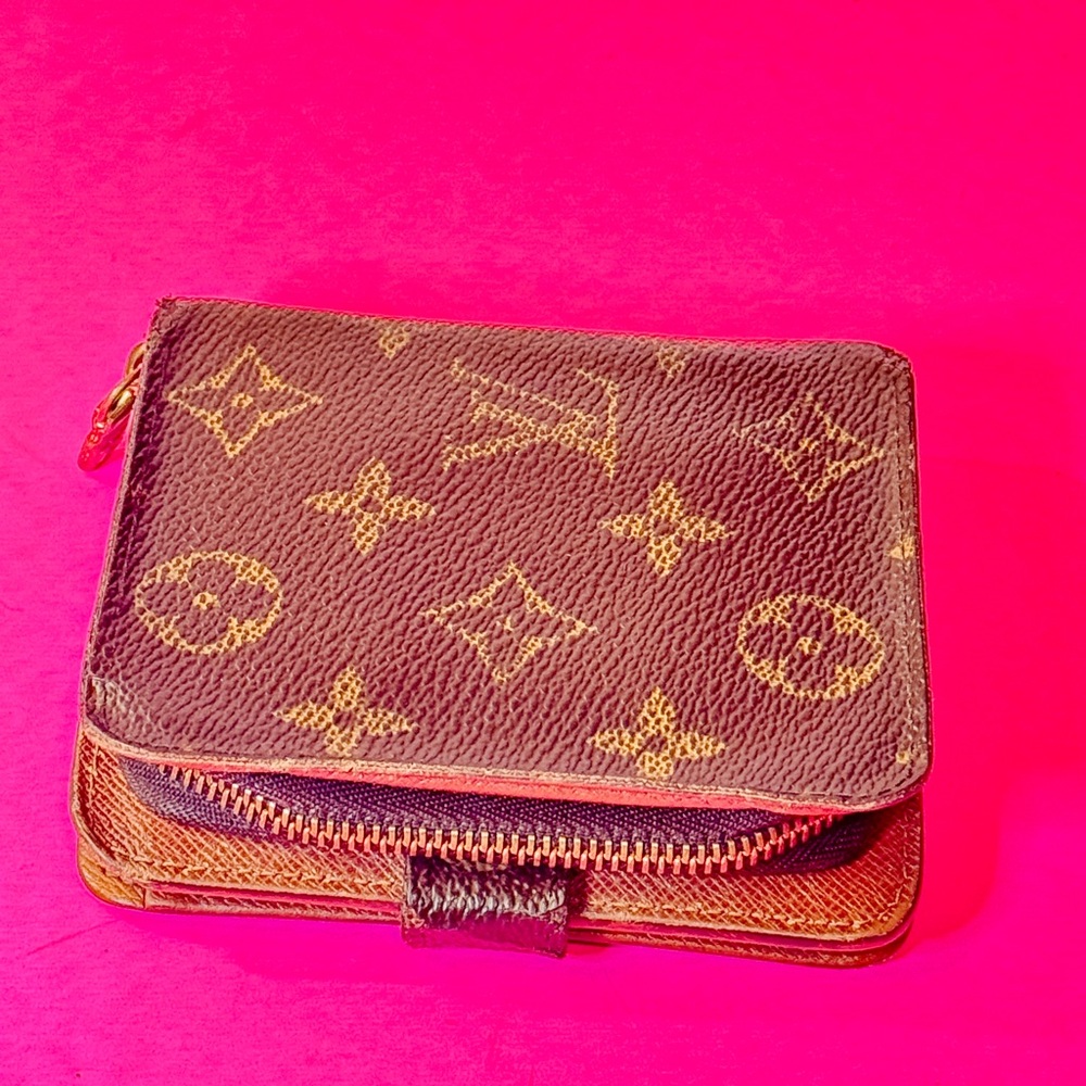 Louis Vuitton Classic Brown Monogram Wallet compact 4x4 organizer - Picture 3 of 14